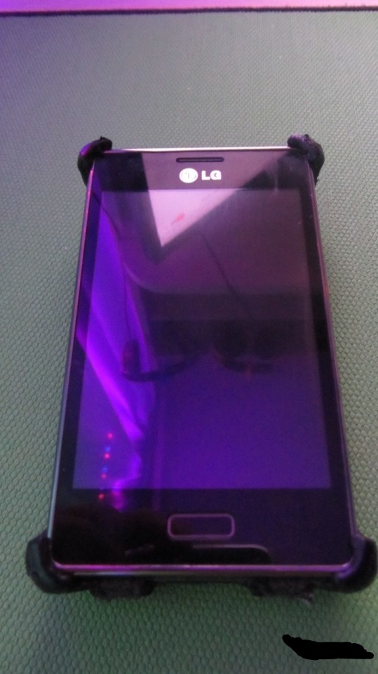 Телефон LG-E 612